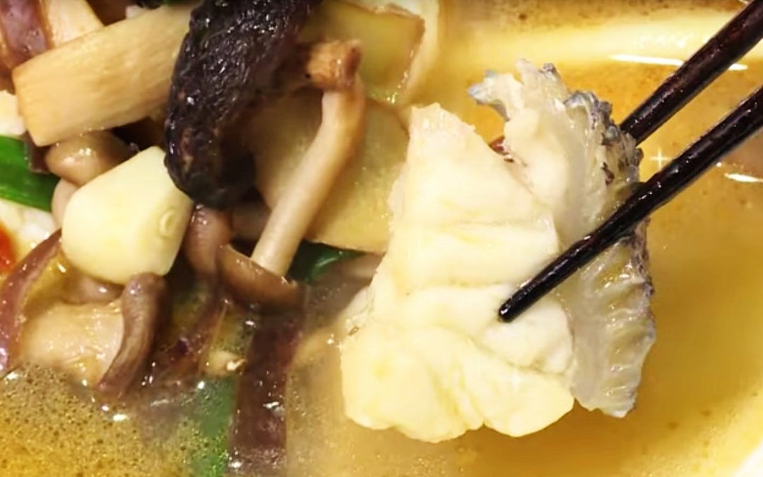 龍膽石斑料理食譜大公開 – 麻油嫩菇石斑魚湯!