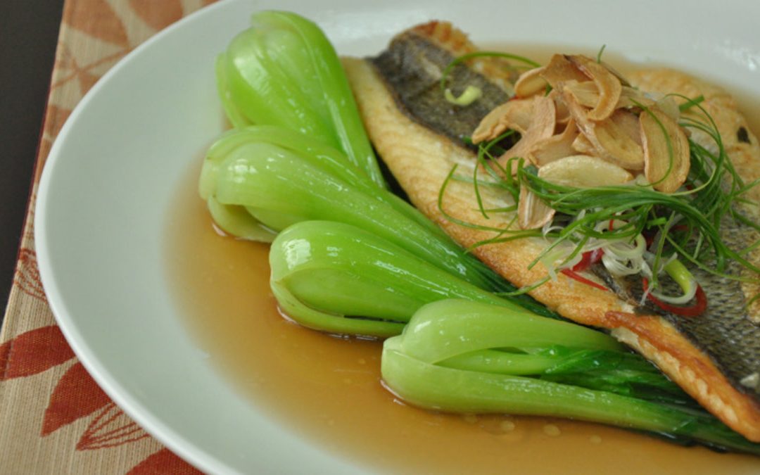 金目鱸魚食譜　香煎鱸魚排佐青江菜，有魚又有菜！