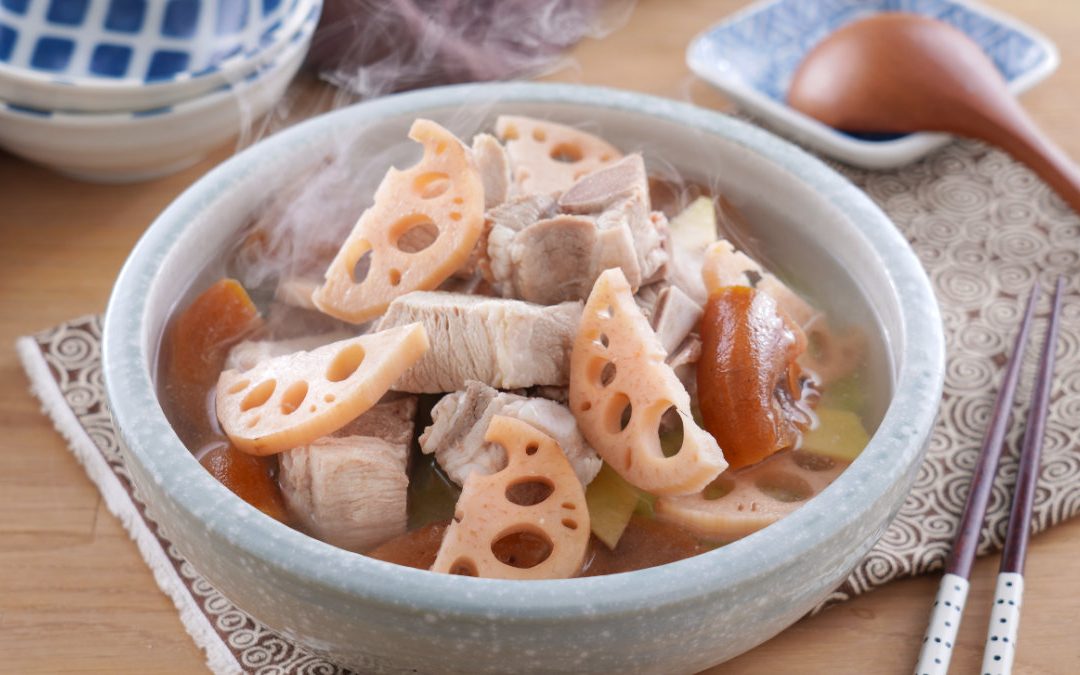 秋季養生藥膳食譜 – 藕片杮餅排骨湯