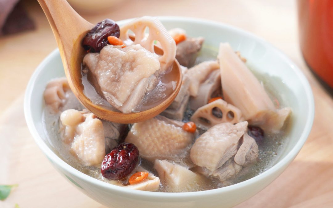 秋季養生藥膳 – 蓮藕紅棗雞湯