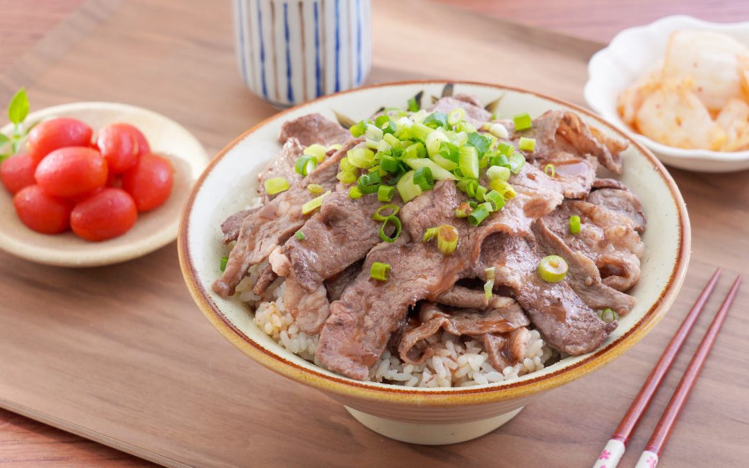 火山泡菜燒肉丼佐鹽地番茄　讓你 GABA 吃好吃滿