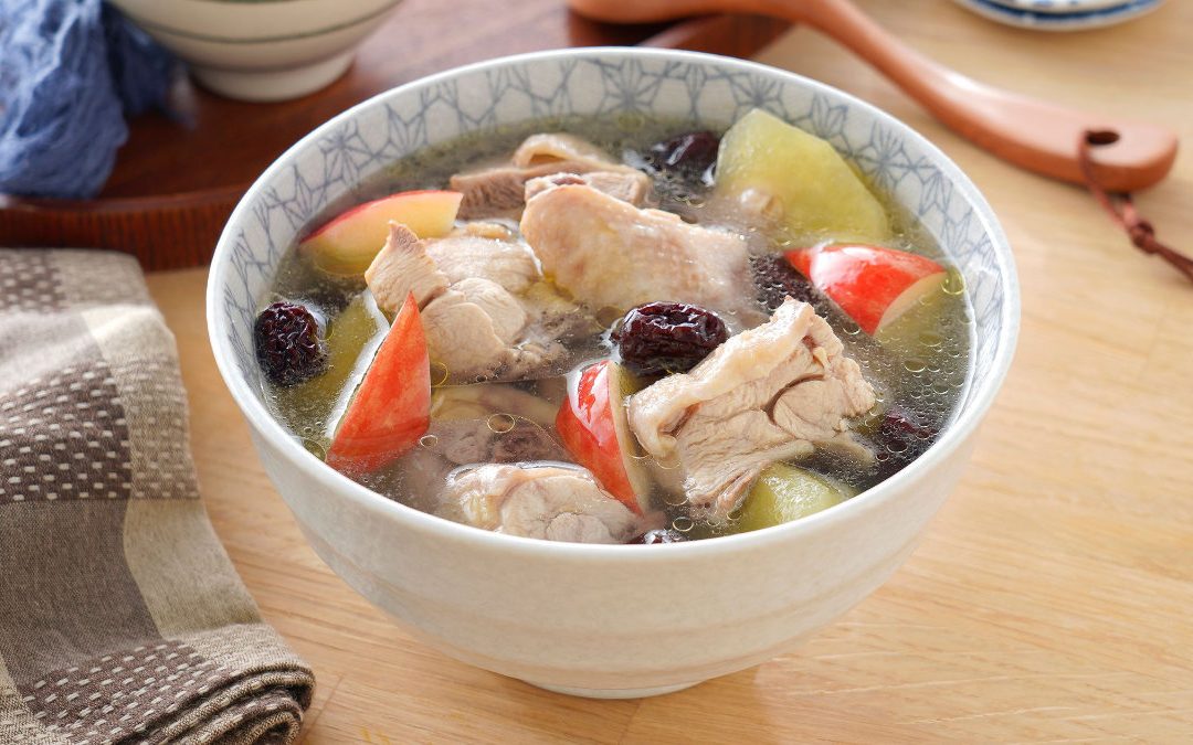 電鍋料理　清甜蘋果紅棗雞湯