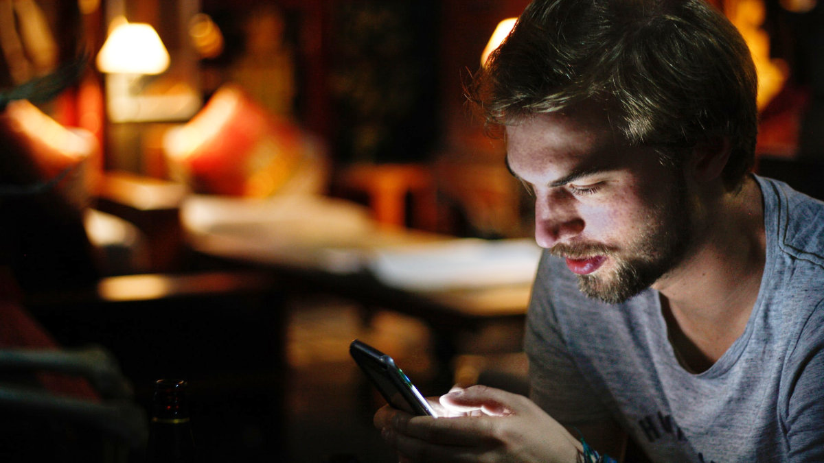 低頭族-滑手機-身體痠痛