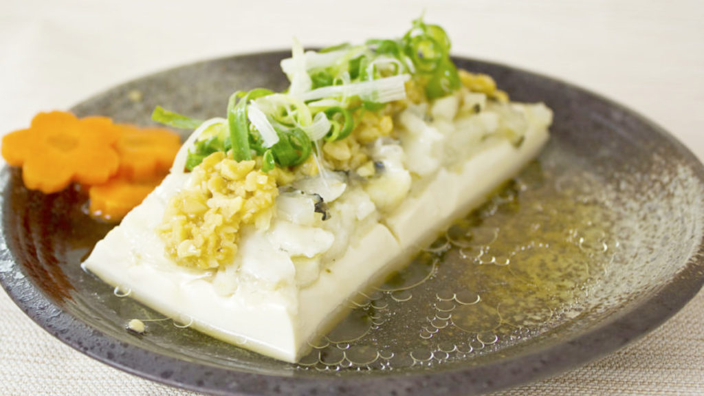 金銀蒜龍膽魚片蒸豆腐