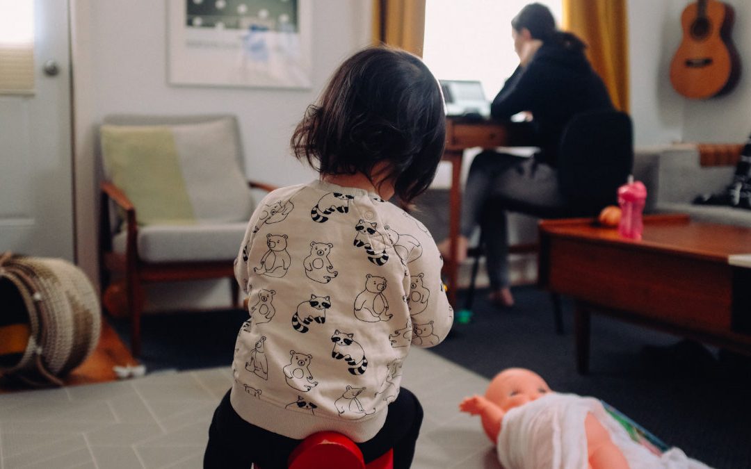 與孩子宅在家防疫　家長「以身作則」養成健康生活